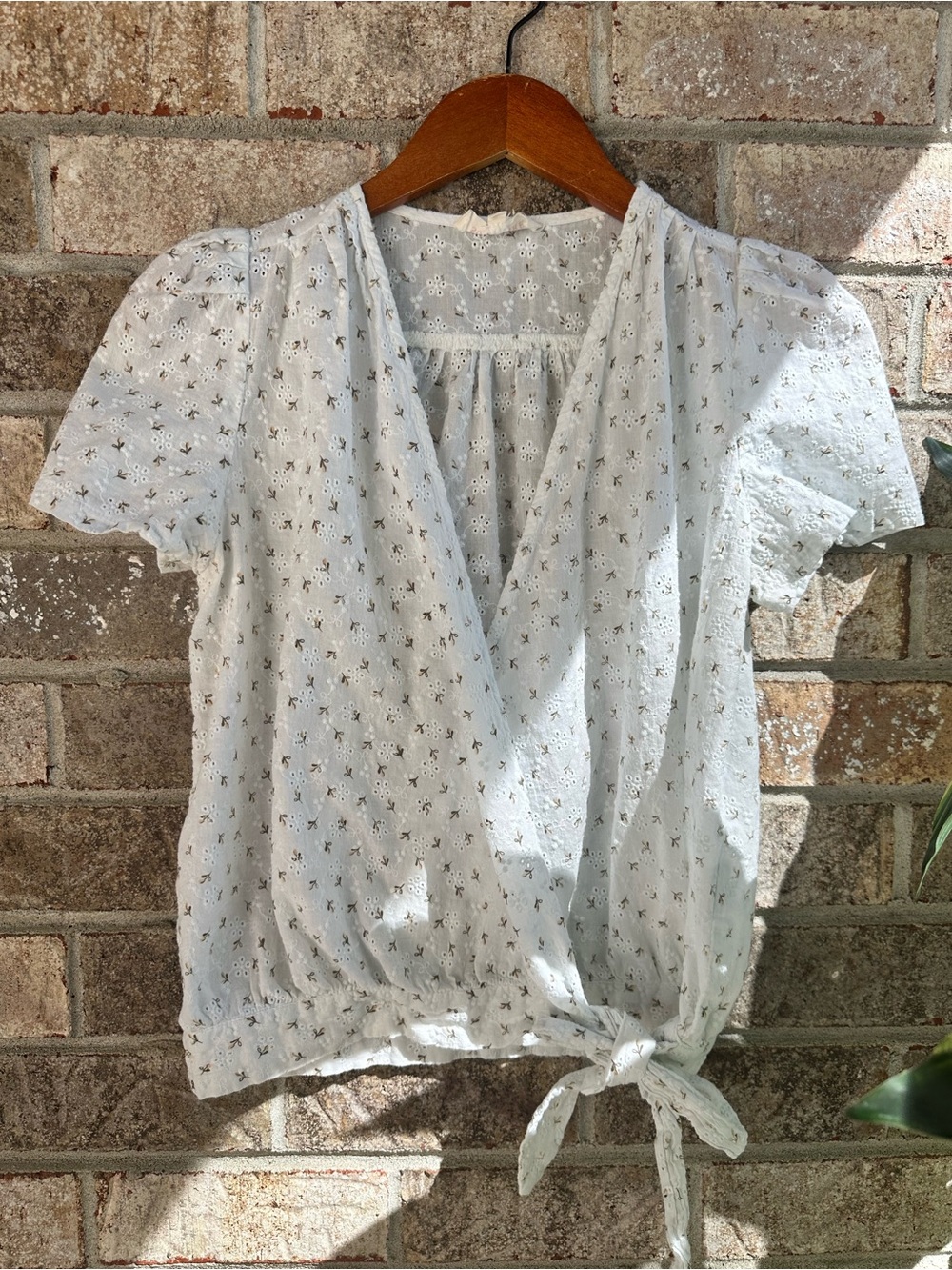 Doen Vibes Cottagecore feminine Tie-Hem Eyelet Wrap Top Small
